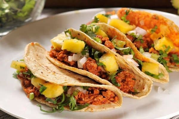 Explora la diversa gastronomía local