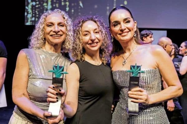 Premio Mezcal của cine Mexicano a Mejor dirección por “Doce Lunas” a Victoria Franco