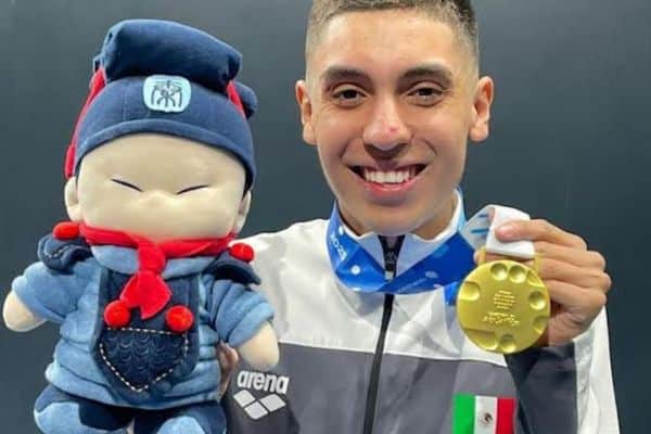 México hizo historia en la natación artística con el oro de Diego Villalobos en solo técnico masculino.