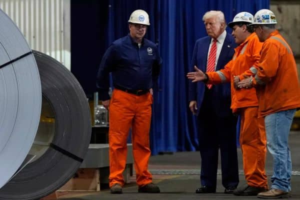 Esta política se considera una forma de proteger a los fabricantes nacionales frente a la amenaza de las importaciones de productos de aluminio y acero.