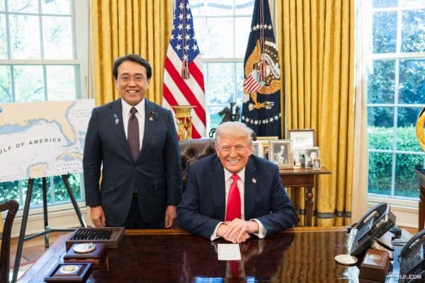 Trump y Akazawa revisan detalles del acuerdo comercial entre Estados Unidos y Japón