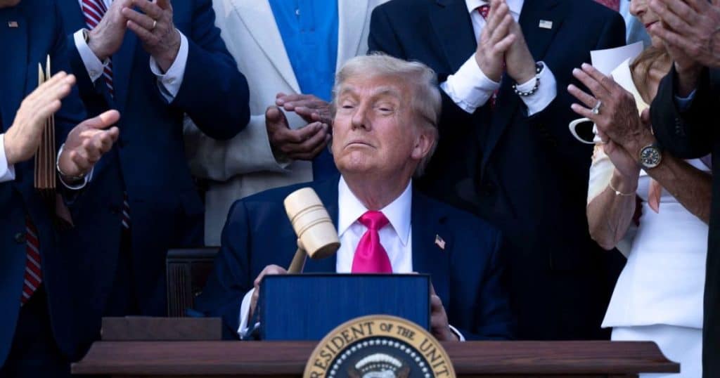 Encuesta sobre aprobación de Trump tras megaproyecto de ley