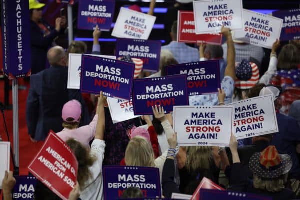 Manifestación en contra de la inmigración en Estados Unidos durante la campaña de Trump.
