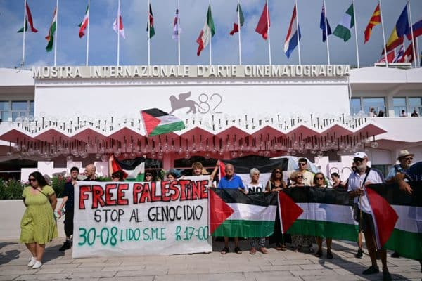 Activistas italianos participan en las Protestas Gaza Festival de Venecia antes de la ceremonia inaugural