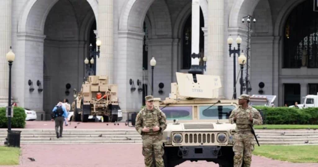 Trump Guardia Nacional Chicago y la crisis fabricada
