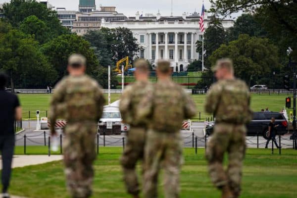 Jeffries denuncia que Trump Guardia Nacional Chicago es una crisis fabricada