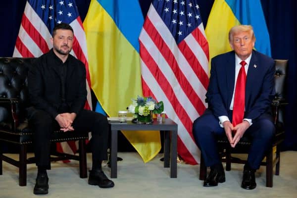 Donald Trump en la ONU con Zelenski hablando sobre la Guerra en Ucrania