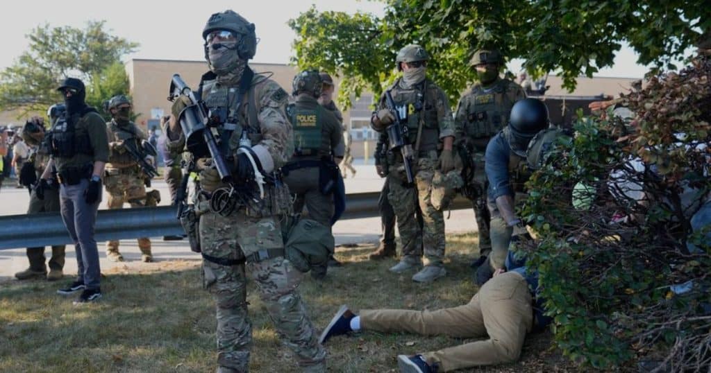 Tensión por protesta frente a ICE en Chicago