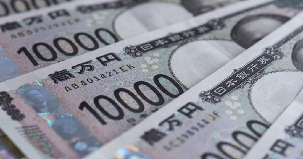 Yen toca mínimos de meses tras reapertura en EE.UU.